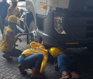 Proses Technical Reinforce dengan melakukan OJT khusus Maintenance UD Truck